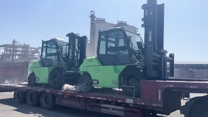 從室內到室外，24小時不停歇！徐工孔雀叉車扎根新疆鋼材廠